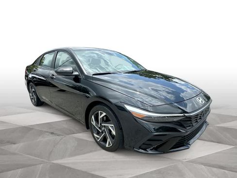 Used 2025 Hyundai Elantra Sport FWD image 2