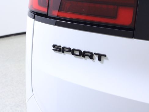 Used 2024 Land Rover Range Rover Sport SE image 9