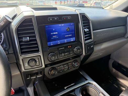 Used 2022 Ford F250 XLT w/ XLT Premium Package image 19