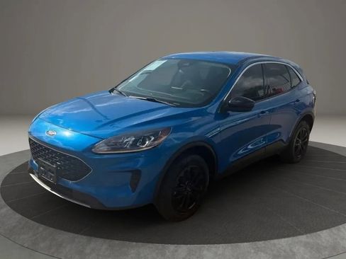Used 2021 Ford Escape SE w/ Cold Weather Package AWD/4WD image 4