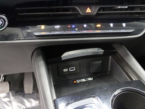 Used 2024 Buick Envision Preferred image 32