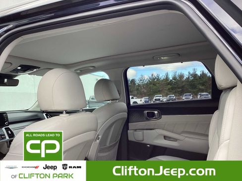 Used 2023 Kia Sorento SX Prestige image 13