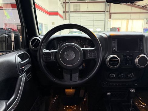 Used 2017 Jeep Wrangler Unlimited Sahara w/ Dual Top Group AWD/4WD image 21