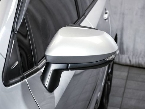 Used 2023 Toyota Corolla SE AWD/4WD image 57