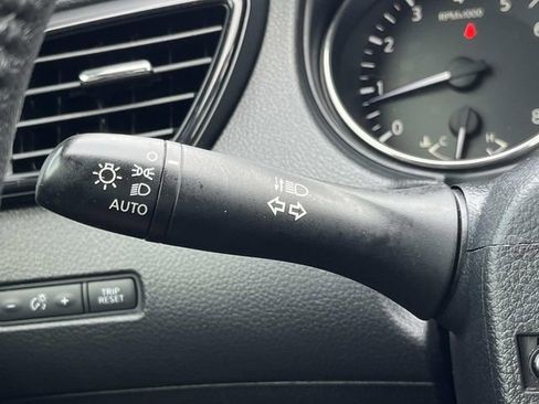 Used 2019 Nissan Rogue SV FWD image 29