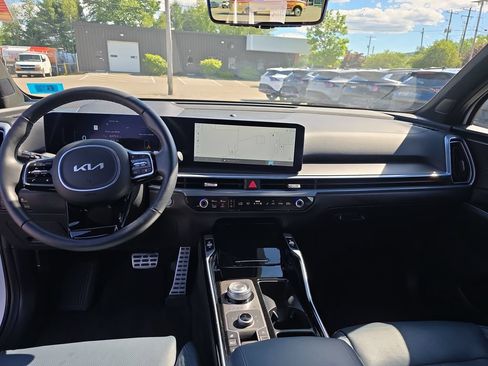 Certified 2025 Kia Sorento SX Prestige AWD/4WD image 12