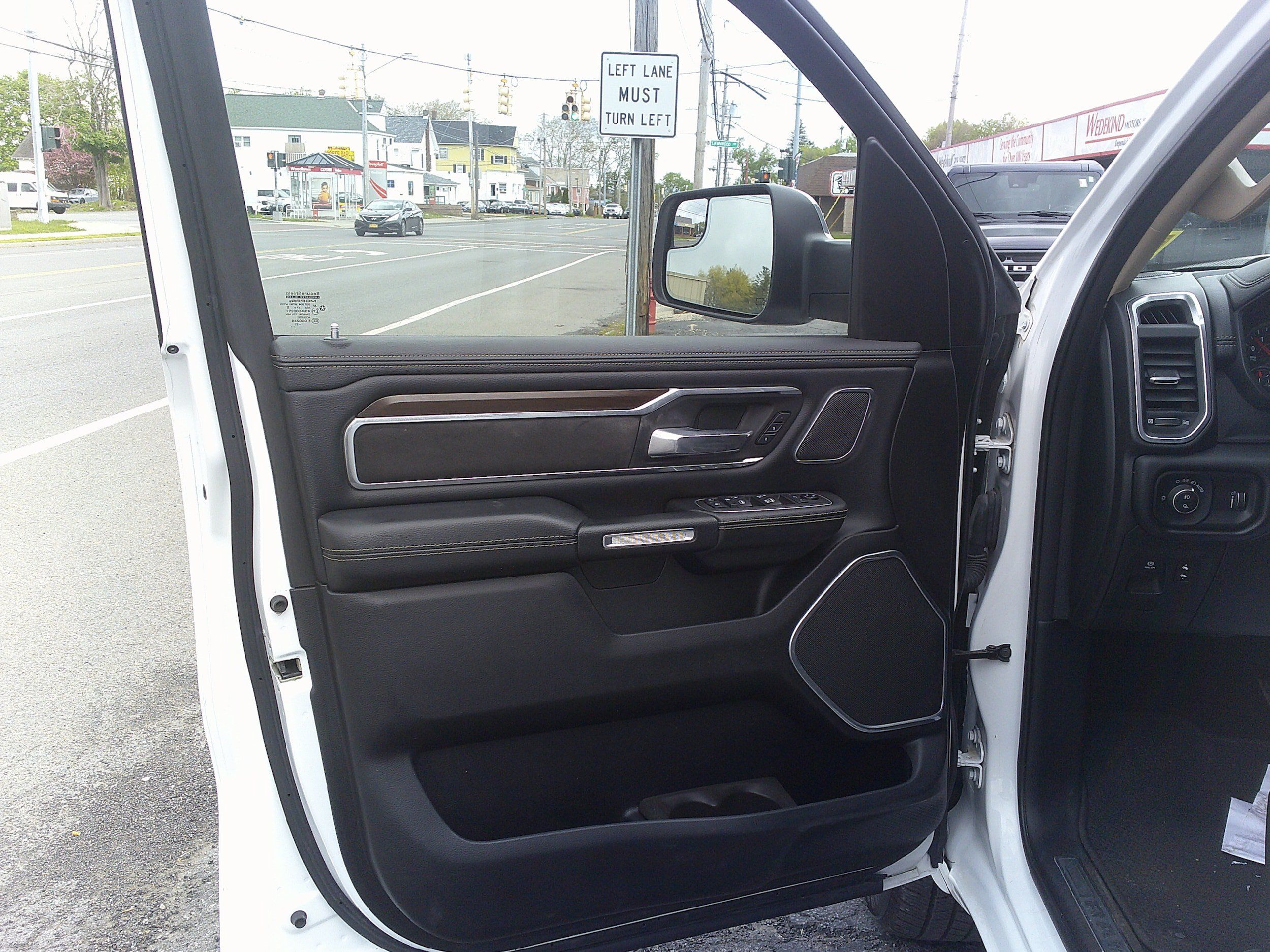 Used 2021 RAM 1500 Laramie AWD/4WD image 15