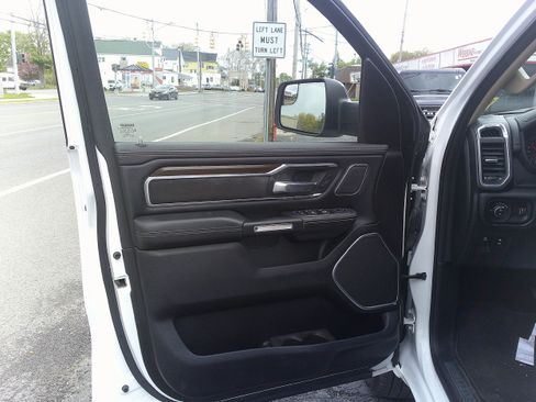 Used 2021 RAM 1500 Laramie AWD/4WD image 15