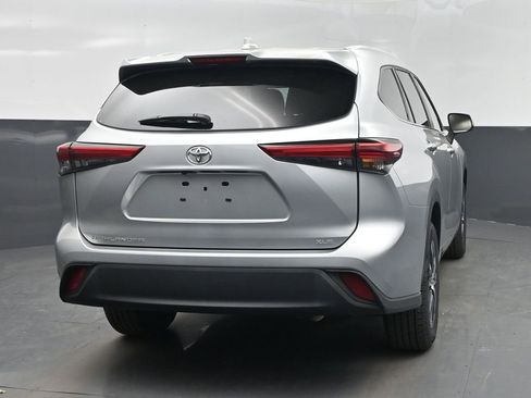 Used 2023 Toyota Highlander XLE FWD image 28
