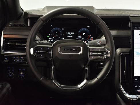 Used 2025 GMC Yukon Denali w/ Sun & Power Step Package image 17