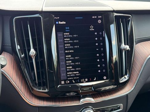 Used 2023 Volvo XC60 B5 Ultimate image 22