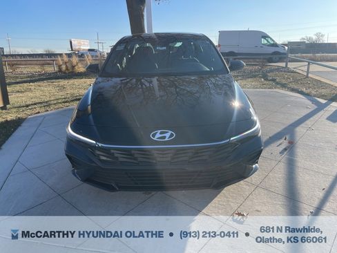 Certified 2025 Hyundai Elantra Sport image 10