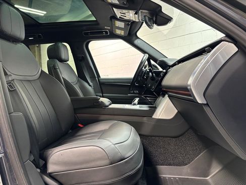 Used 2025 Land Rover Range Rover SE image 31