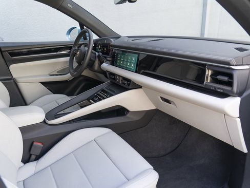 Used 2025 Porsche Macan 4S Electric image 34