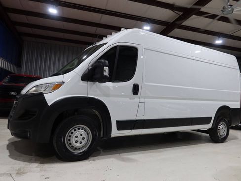 Used 2024 RAM ProMaster 2500 w/ Convenience Group FWD image 1