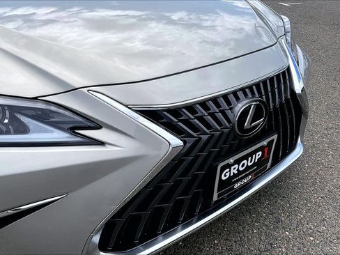 Used 2023 Lexus ES 300h w/ Premium Package FWD image 29