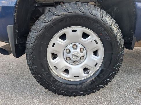 Used 2017 Nissan Titan SV image 23