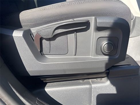 Used 2022 Land Rover Defender 110 image 11