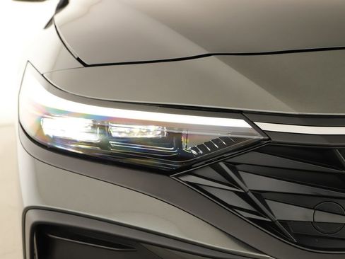 Used 2025 Hyundai Elantra Sport image 34