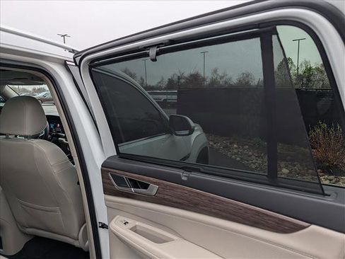 Used 2025 Volkswagen Atlas SEL Premium R-Line image 17