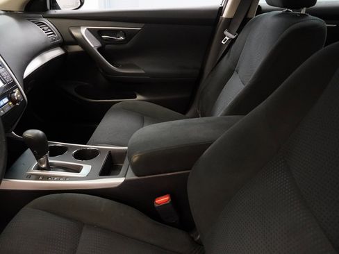 Used 2015 Nissan Altima 2.5 SV w/ Convenience Package image 8