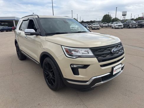 Used 2018 Ford Explorer Platinum AWD/4WD image 10