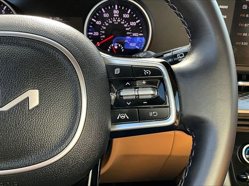 Used 2023 Kia Carnival LX image 20