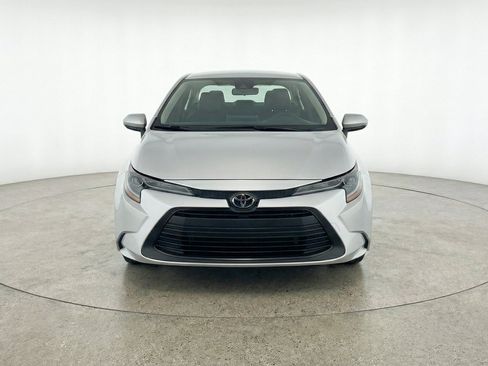 Used 2025 Toyota Corolla LE FWD image 2