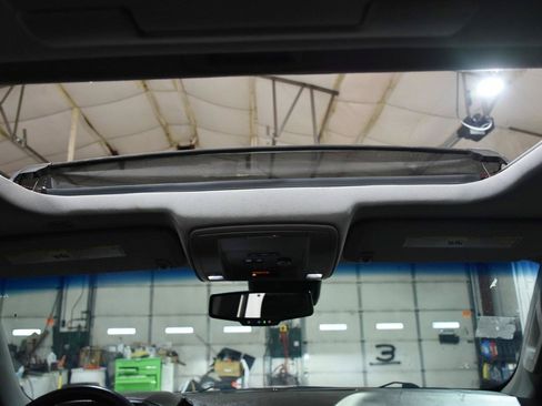 Used 2016 Chevrolet Suburban LT RWD image 18