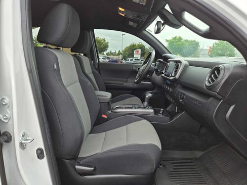 Certified 2022 Toyota Tacoma TRD Off-Road AWD/4WD image 14