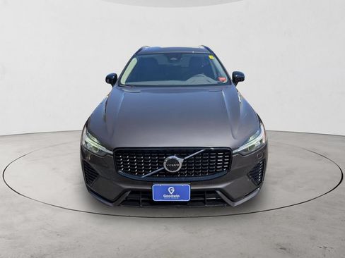 Certified 2025 Volvo XC60 B5 Core AWD/4WD image 2