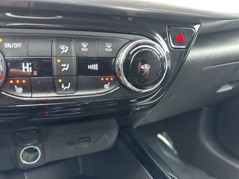 Used 2025 Chevrolet Trax LT w/ LT Convenience Package image 19