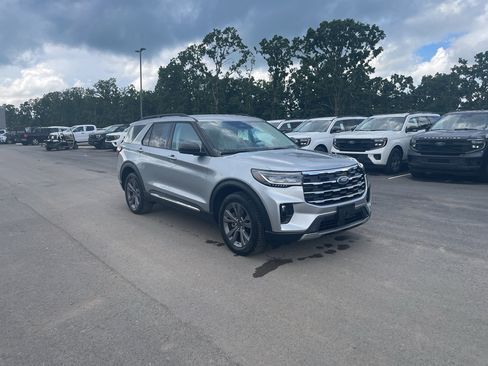 Used 2025 Ford Explorer Active w/ Active Comfort Package AWD/4WD image 4