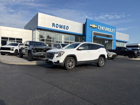Certified 2023 GMC Terrain SLT AWD/4WD image 1