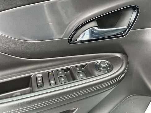 Used 2022 Buick Encore Preferred w/ Safety Package image 17