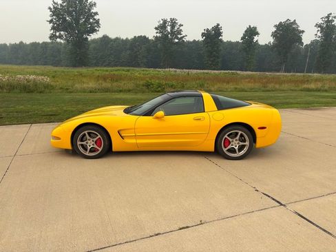 Used 2002 Chevrolet Corvette Coupe w/ Preferred Equipment Group2 RWD image 3