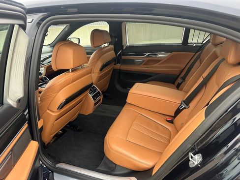 Used 2020 BMW 750i xDrive w/ Executive Package AWD/4WD image 12
