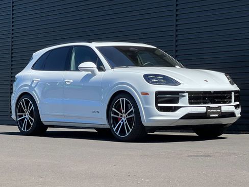 Used 2026 Porsche Cayenne GTS AWD/4WD image 11