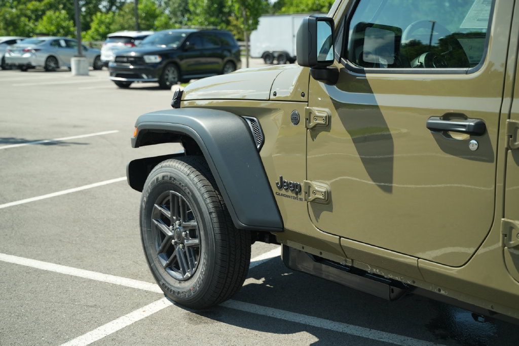 New 2026 Jeep Gladiator Sport w/ Dual Top Group AWD/4WD image 38