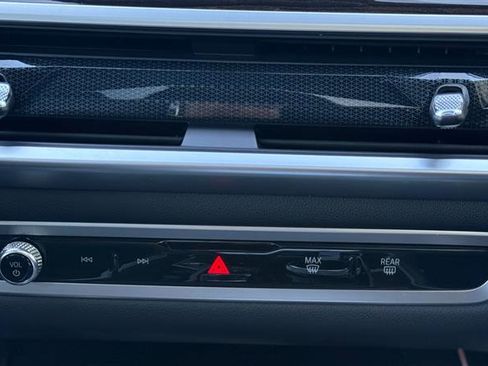 Used 2023 BMW X7 xDrive40i w/ Executive Package image 34