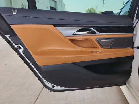 Used 2017 BMW 750i RWD image 13