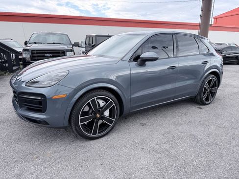 Used 2019 Porsche Cayenne S AWD/4WD image 2