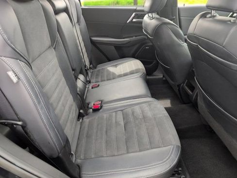 Used 2025 Mitsubishi Outlander SE FWD image 31