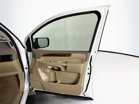 Used 2014 Nissan Armada Platinum image 34