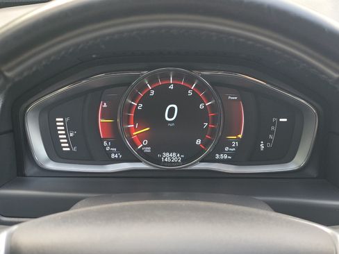 Used 2015 Volvo XC70 T6 w/ Proximity Package AWD/4WD image 24