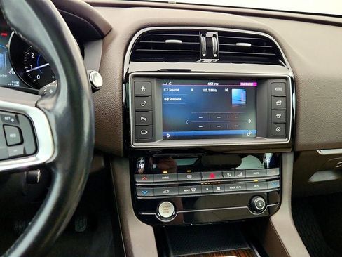 Used 2018 Jaguar F-PACE Prestige image 18