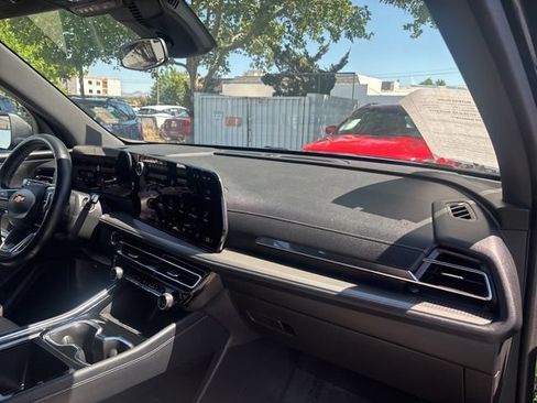 Used 2025 Chevrolet Traverse LT AWD/4WD image 37