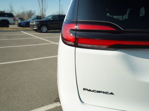 New 2026 Chrysler Pacifica Select FWD image 40
