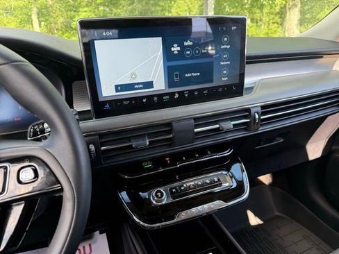 Used 2023 Lincoln Corsair AWD w/ Equipment Group 101A image 23