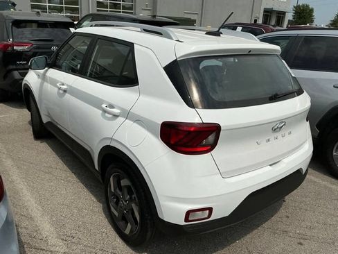 Used 2025 Hyundai Venue SEL FWD image 7